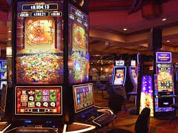 Người dùng Việt Nam chơi baccarat live casino trên điện thoại tại nhà