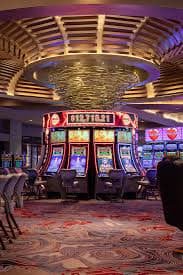 Bàn live casino luck888 với dealer thật phát sóng trực tiếp 24 giờ